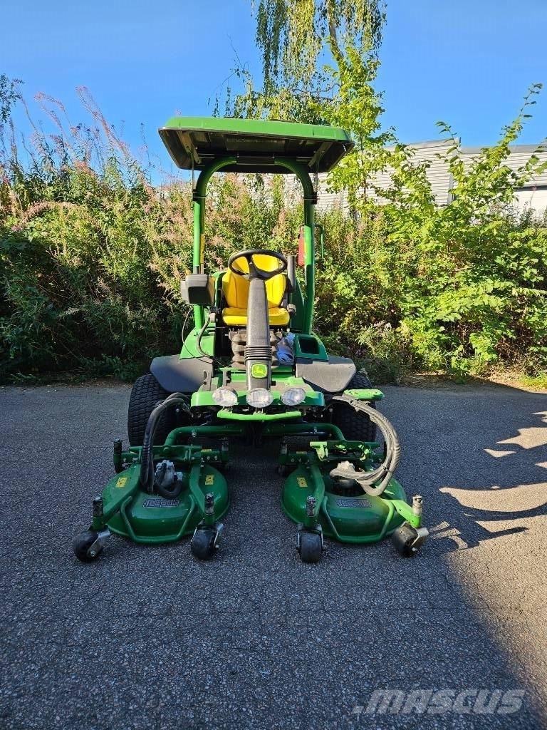 John Deere 7400 A Corta-Relvas Rough, trim and surrounds