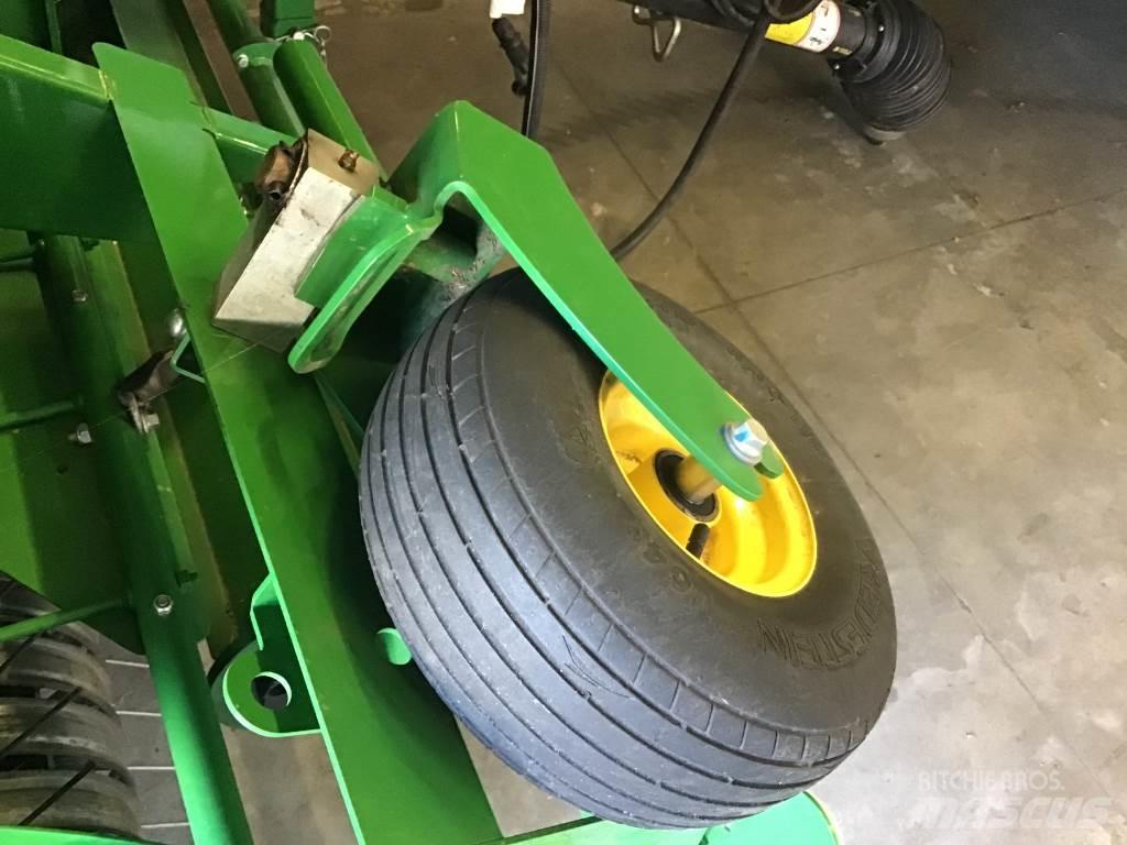 John Deere V461M Enfardadeira de rolos
