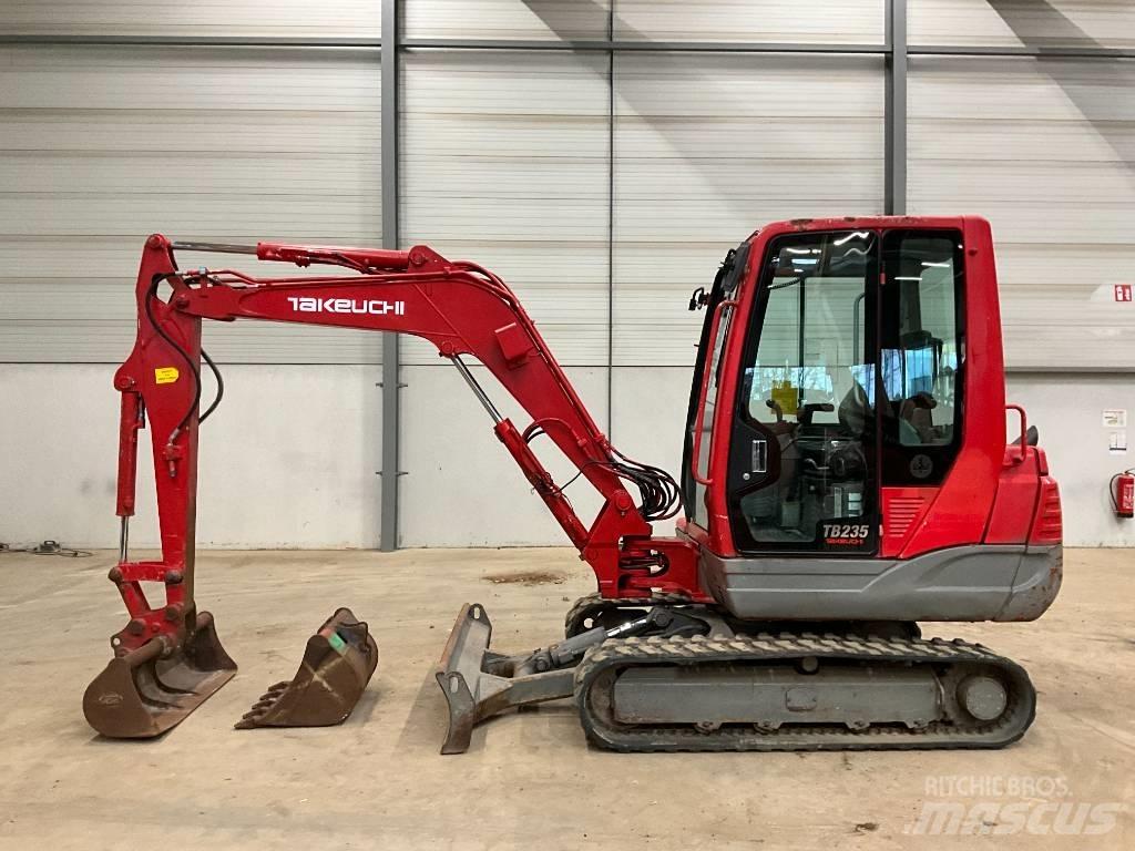 Takeuchi TB 235 Mini Escavadoras <7t