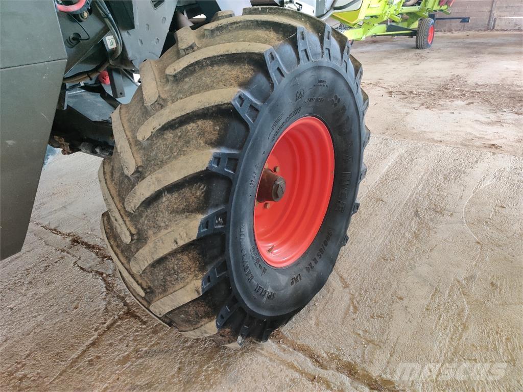 CLAAS TUCANO 480 Ceifeiras debulhadoras