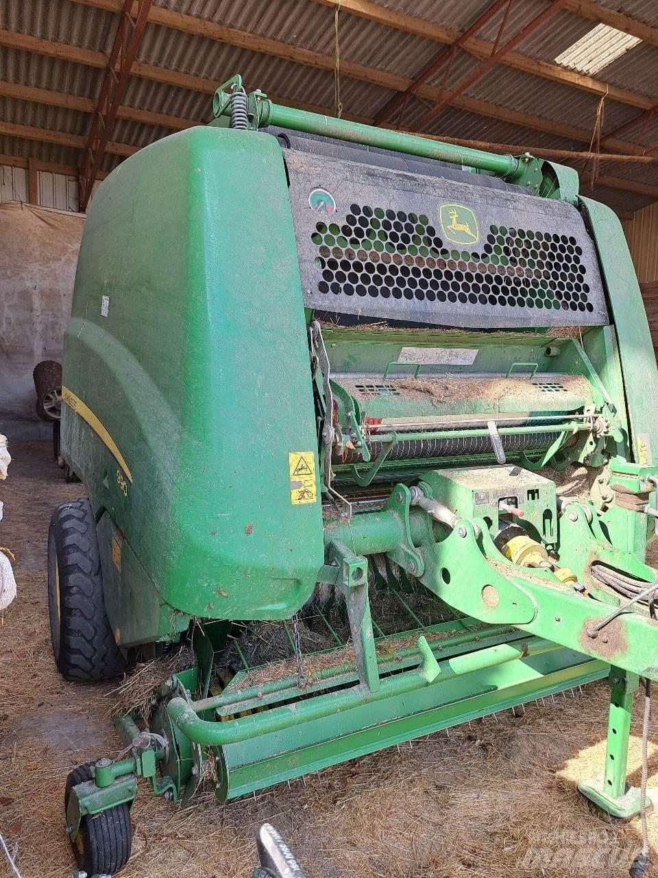 John Deere 990 Enfardadeira de rolos