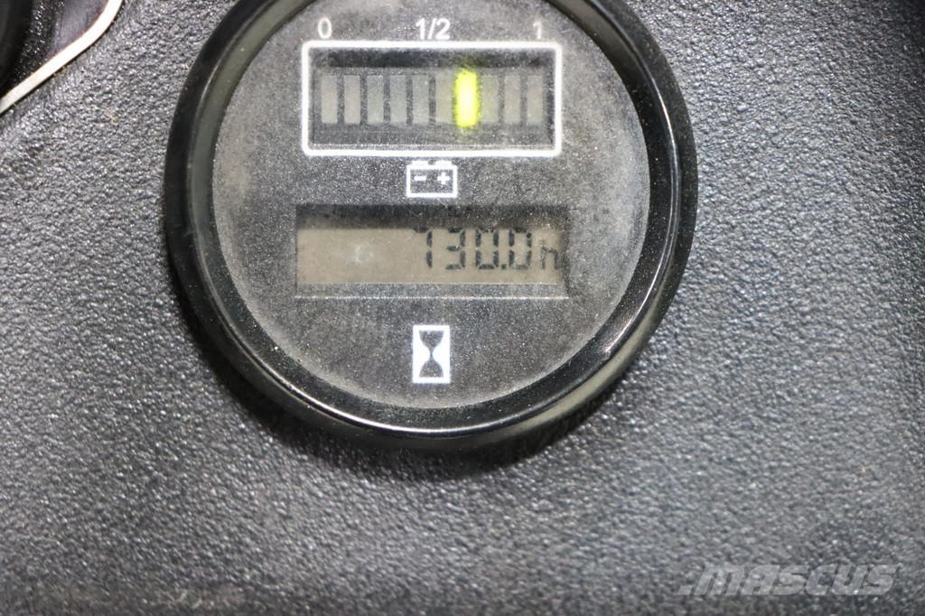 Komatsu CNI 14 Empilhador para operador externo