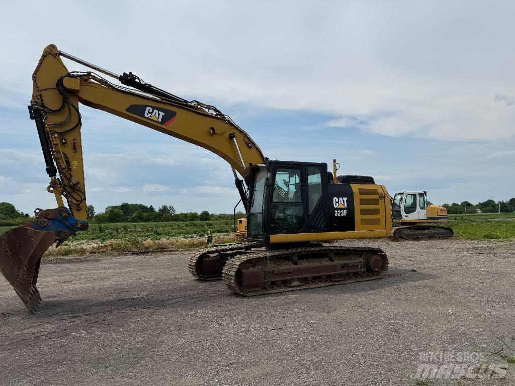 CAT 323 F L Escavadoras de rastos
