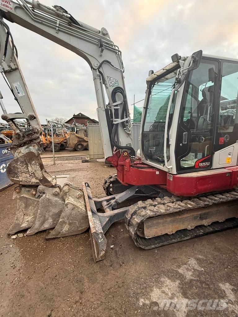Takeuchi TB 257 FR Mini Escavadoras <7t