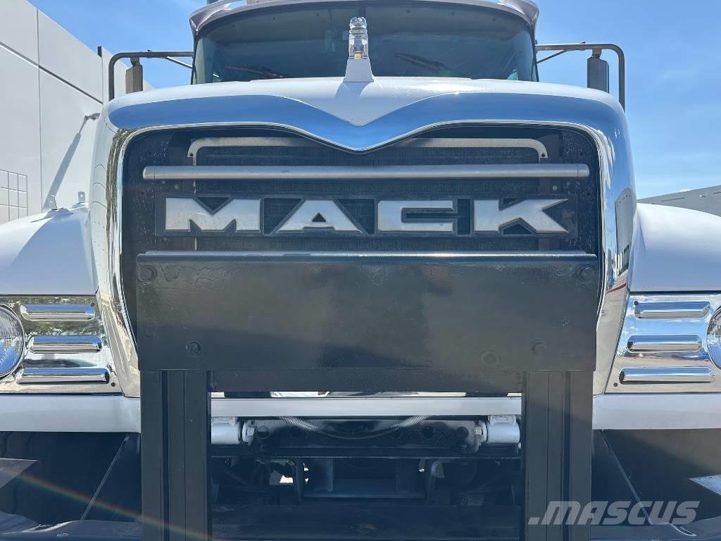 Mack CV 713 Camiões caixa desmontável com elevador de cabo