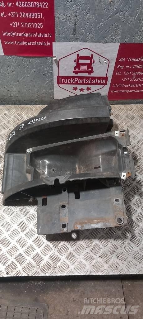 Scania 94 D.   1324600 Cabines e interior