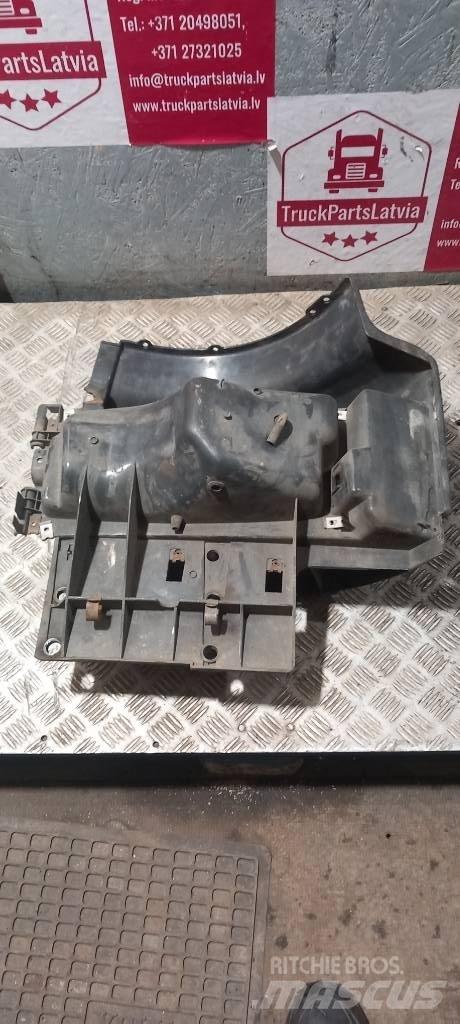 Scania 94 D.   1324600 Cabines e interior