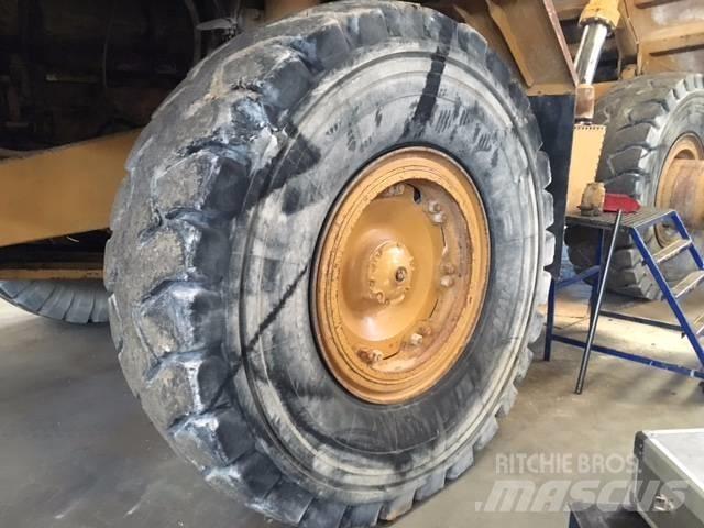 CAT 773 B Camiőes dumper basculantes rígidos