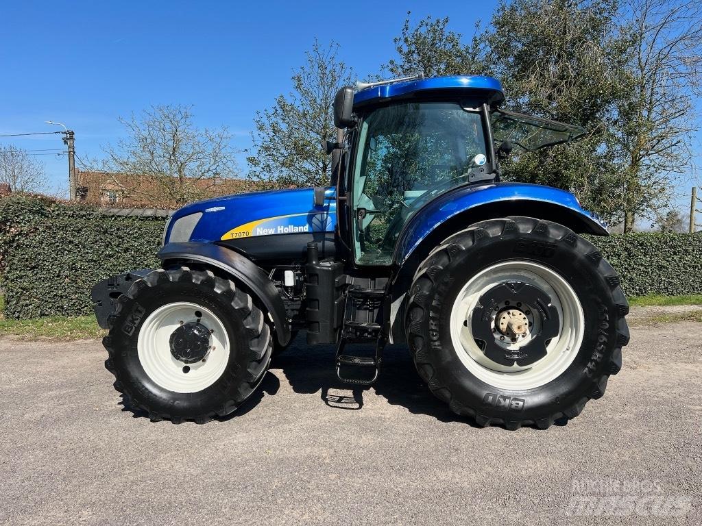 New Holland T 7070 Tratores Agrícolas usados