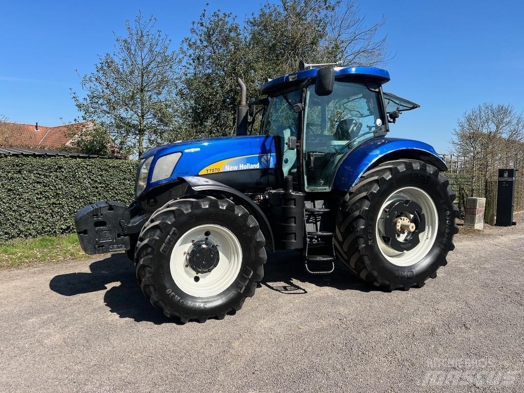 New Holland T 7070 Tratores Agrícolas usados