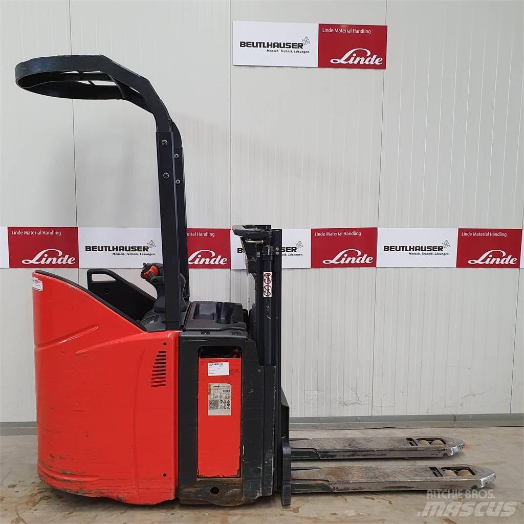 Linde D12SP Empilhador para operador externo