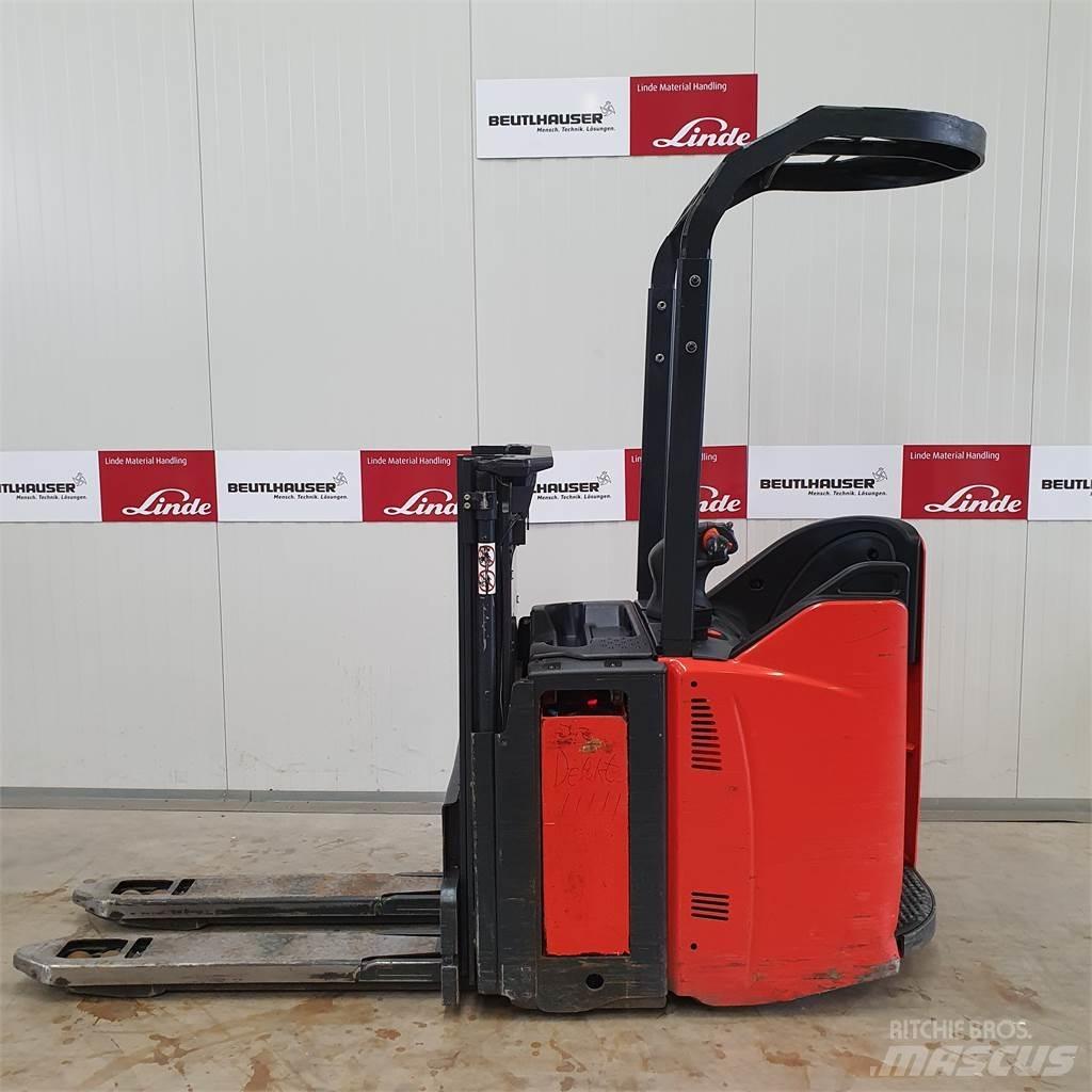 Linde D12SP Empilhador para operador externo