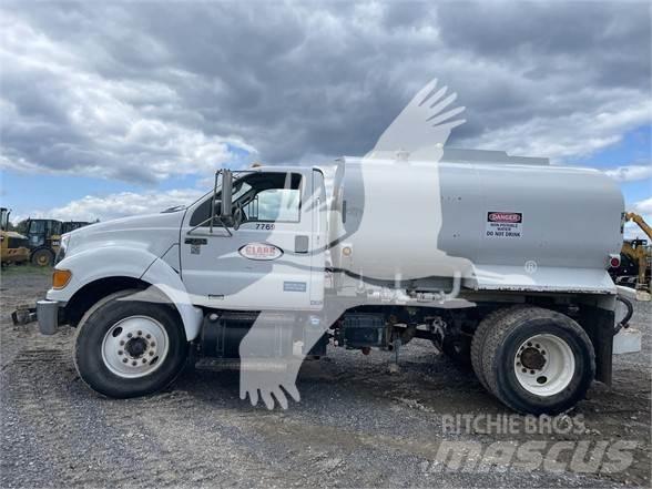 Ford F750 XL Auto-tanques
