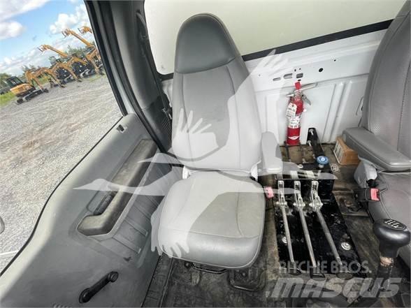 Ford F750 XL Auto-tanques