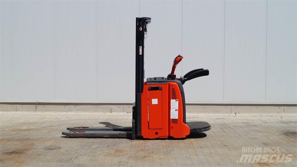 Linde D12AP Empilhador para operador externo