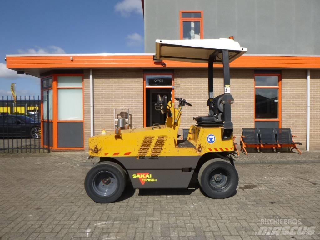 Sakai TS160-2 Cilindros Compactadores de pneus