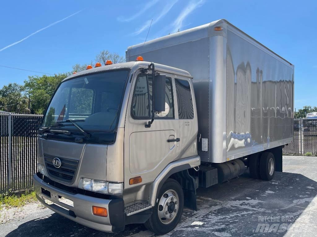 Nissan UD Camiões de caixa fechada