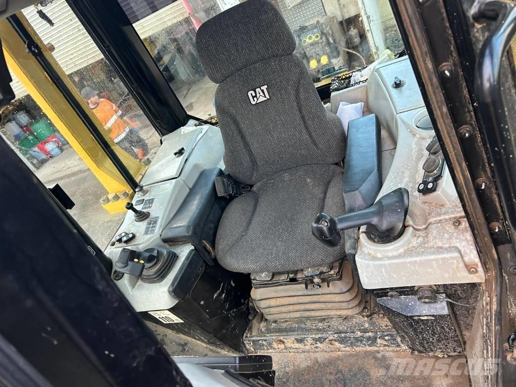 CAT D 6 N LGP Dozers - Tratores rastos