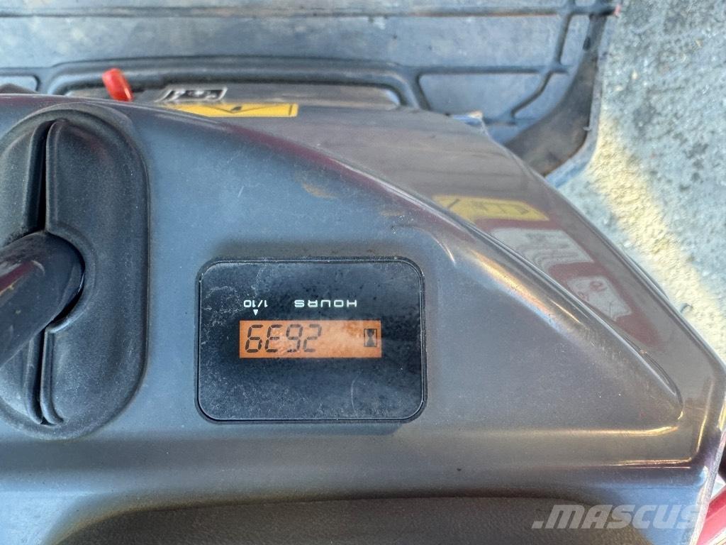 Yanmar SV08 (1E826) Mini Escavadoras <7t