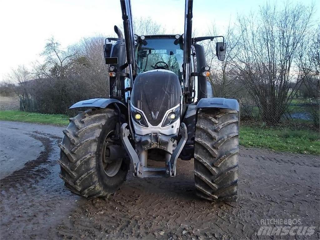 Valtra t 234 a Tratores Agrícolas usados