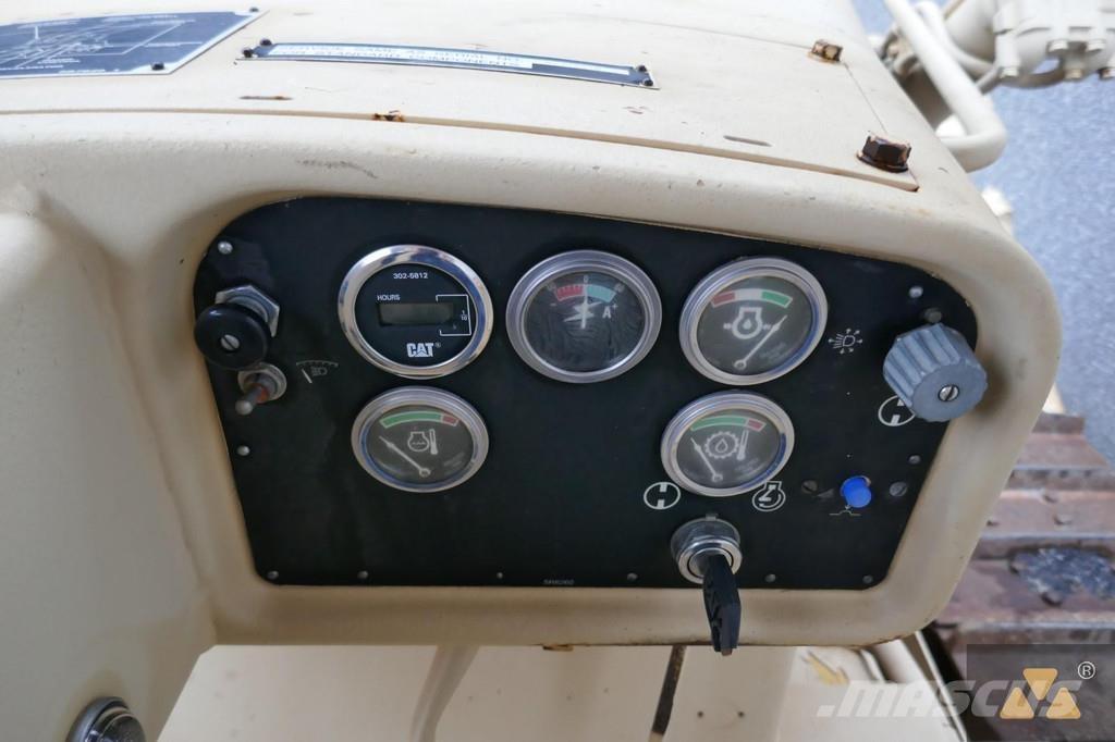 CAT D7G Ex-army Dozers - Tratores rastos