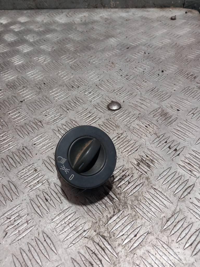 MAN TGM  81255250193 Cabines e interior