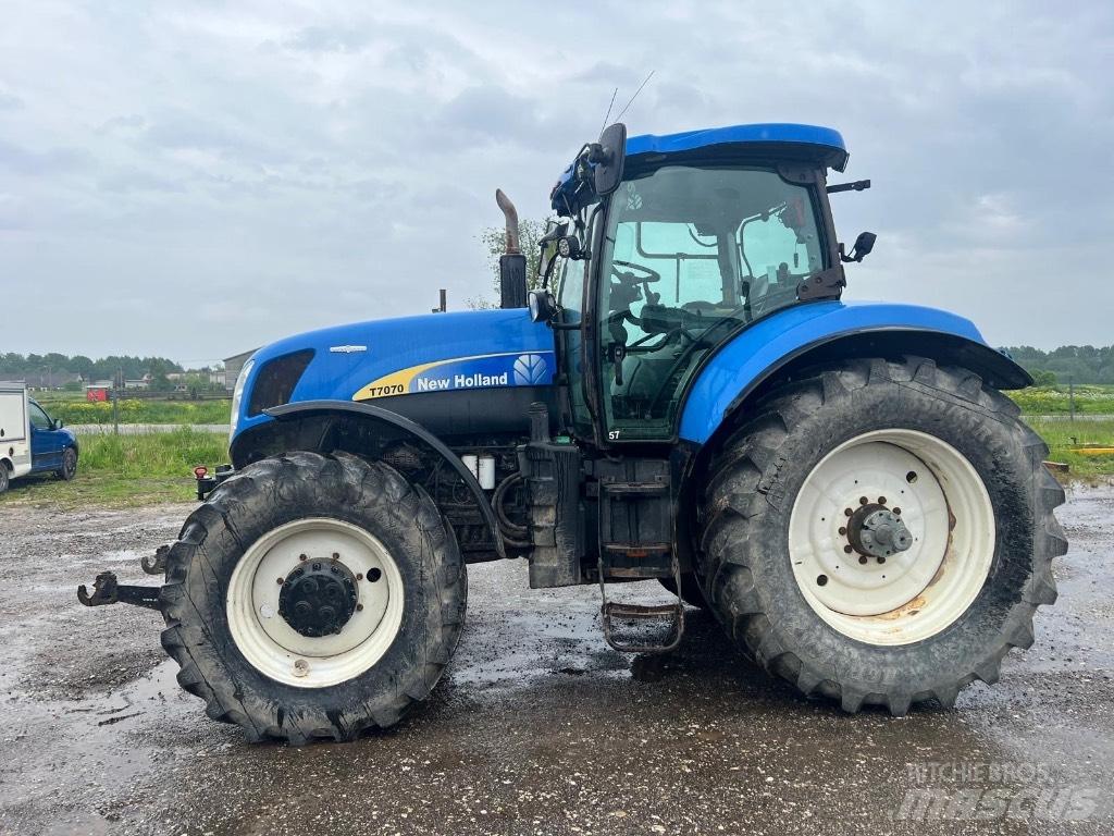 New Holland T 7070 Tratores Agrícolas usados