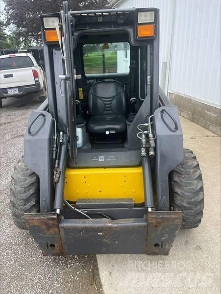 New Holland L 170 Carregadoras de direcção deslizante