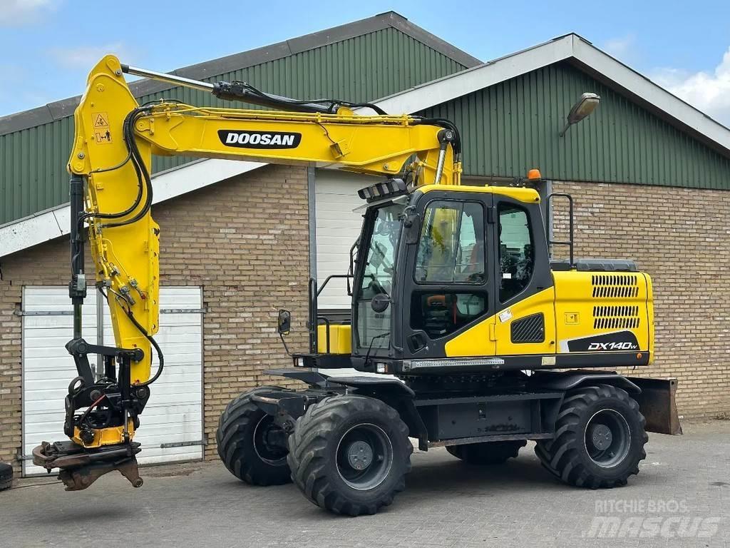 Doosan DX140W-5 Escavadoras de rodas
