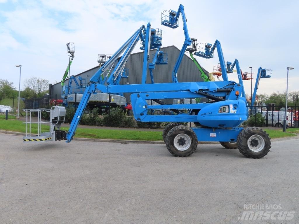 Manitou 200 ATJ Elevadores braços articulados