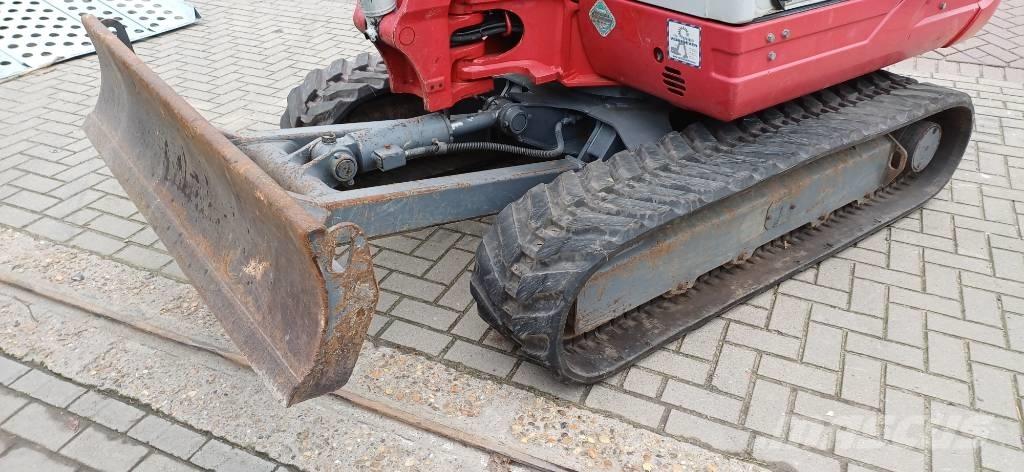 Takeuchi TB 235 CR Mini Escavadoras <7t