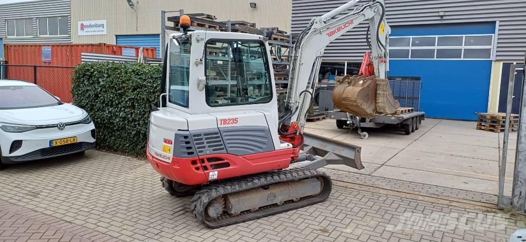 Takeuchi TB 235 CR Mini Escavadoras <7t
