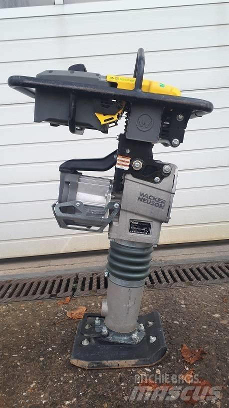 Wacker Neuson AS50e Saltitões