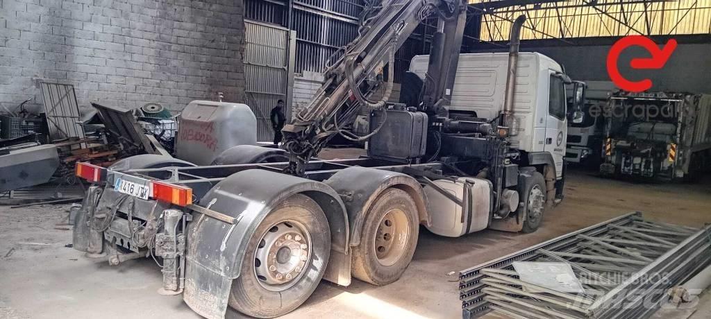 Volvo FM 9 260 Camiões de caixa fechada