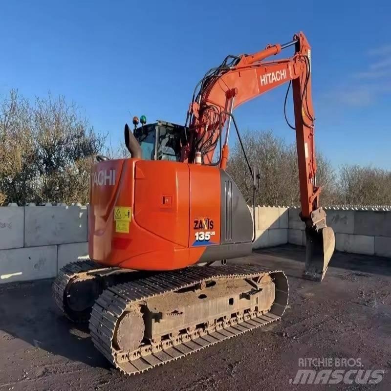 Hitachi ZX 135 Escavadoras de rastos