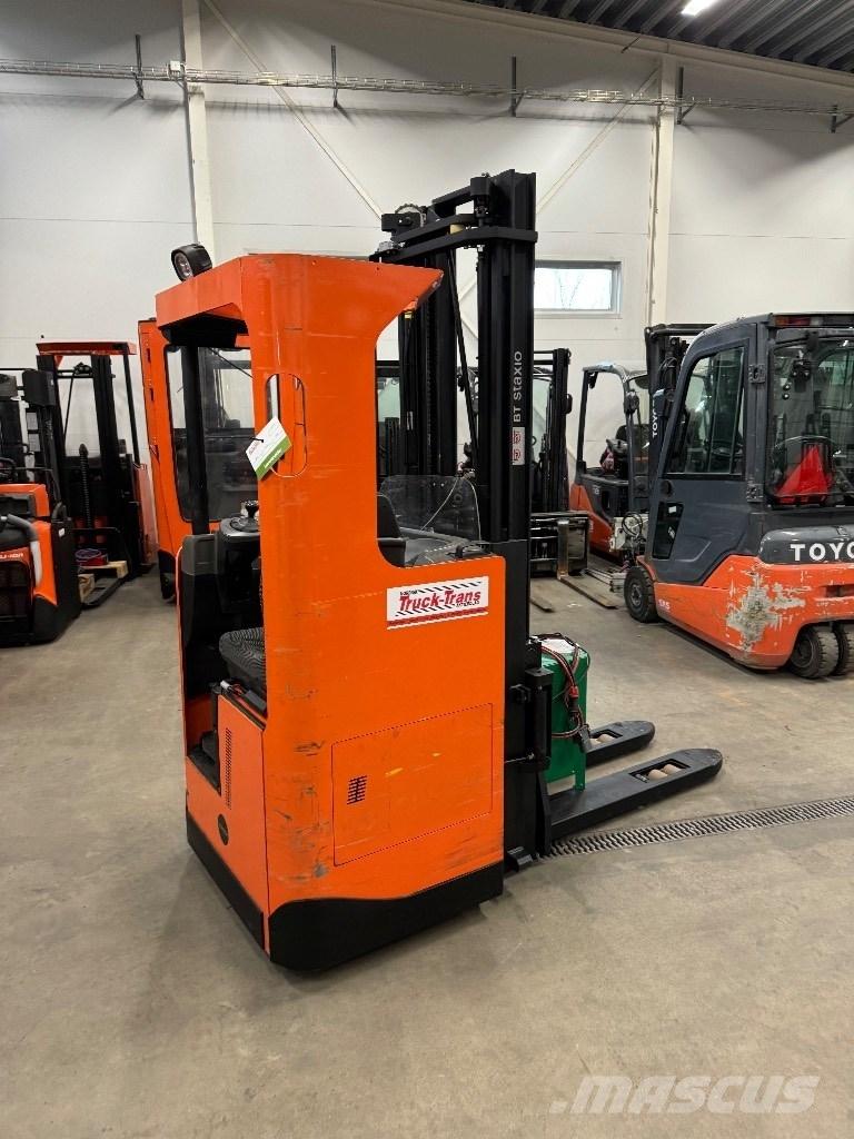 Toyota SRE135L Self propelled stackers