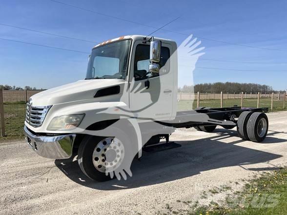 Hino 238 Camiões de chassis e cabine