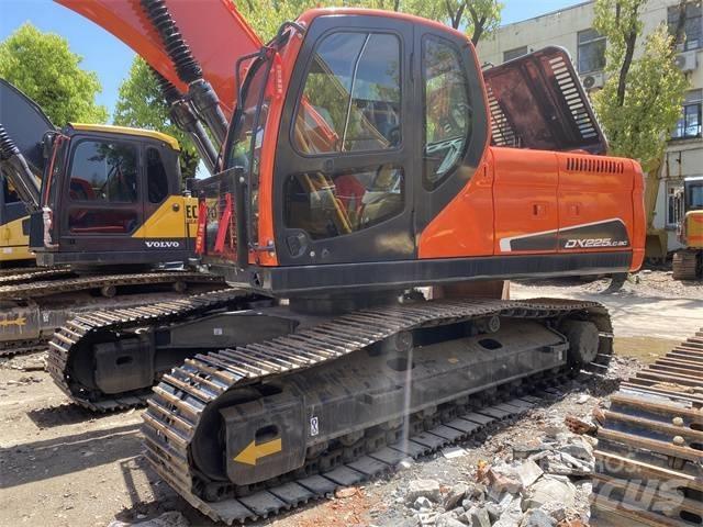 Doosan DX 225 LC Escavadoras de rastos
