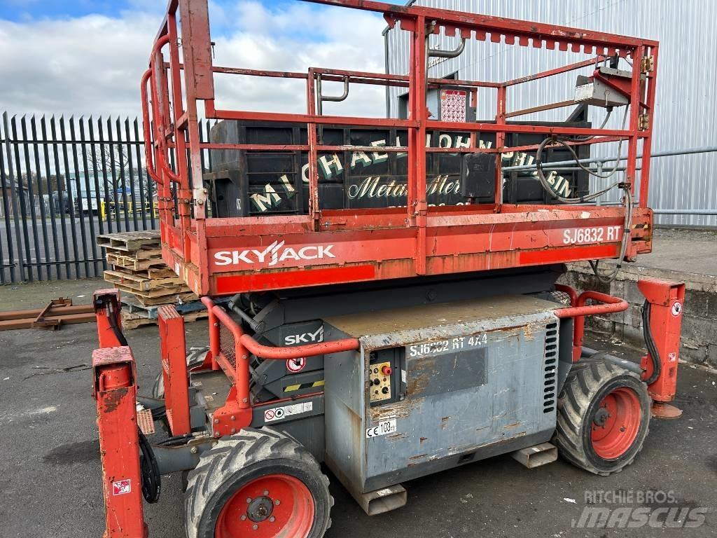 SkyJack SJ 6832 RT Elevadores de tesoura