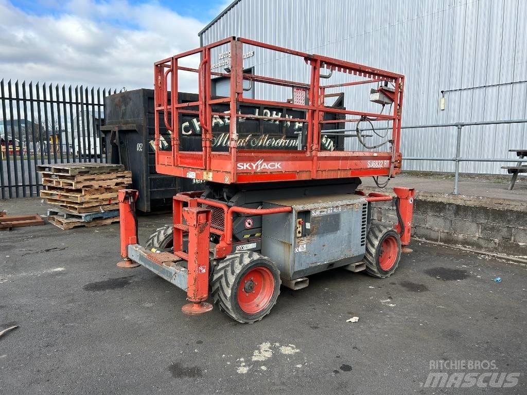 SkyJack SJ 6832 RT Elevadores de tesoura