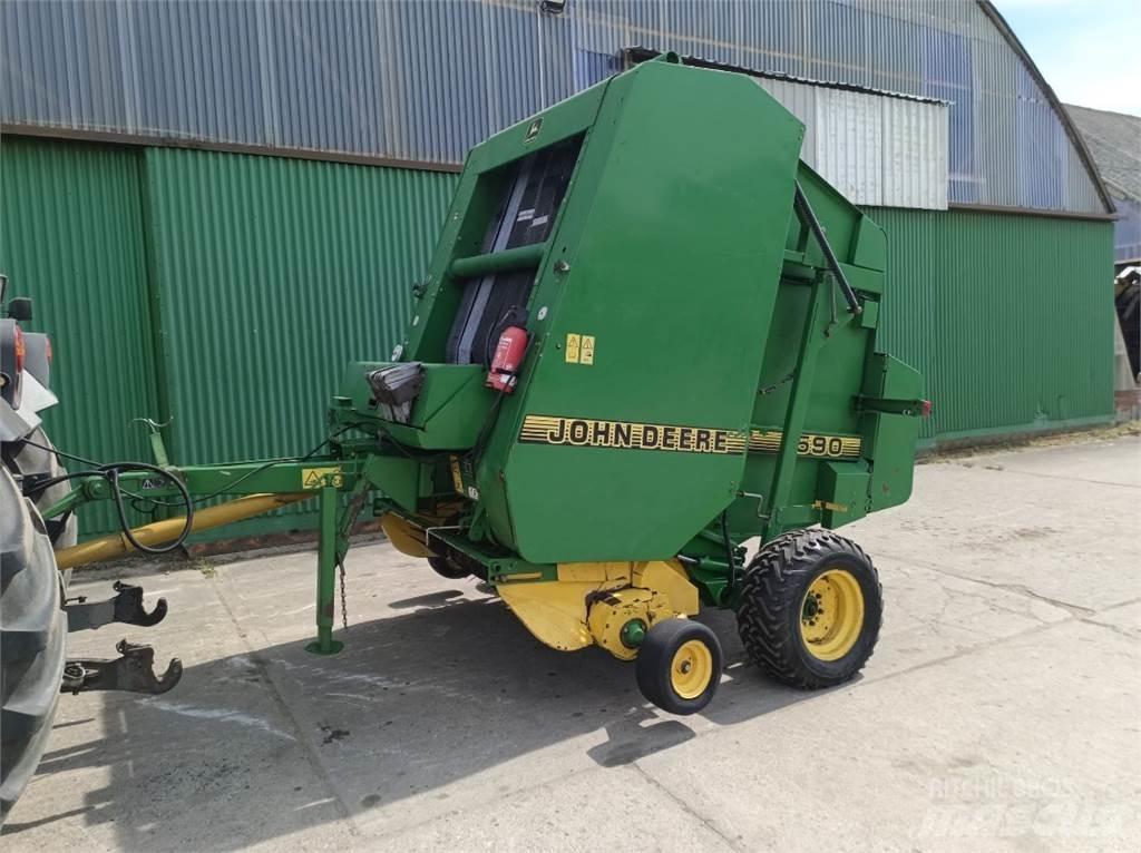 John Deere 590 Enfardadeira de rolos
