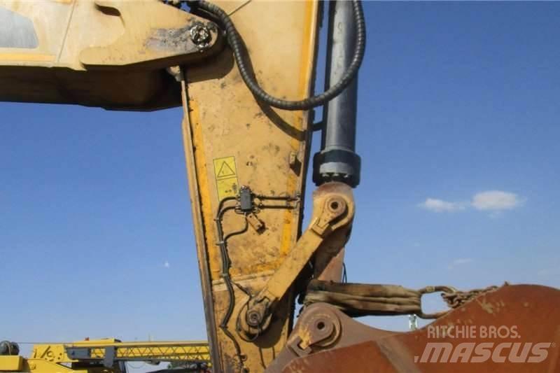 CAT 374FL Mini Escavadoras <7t