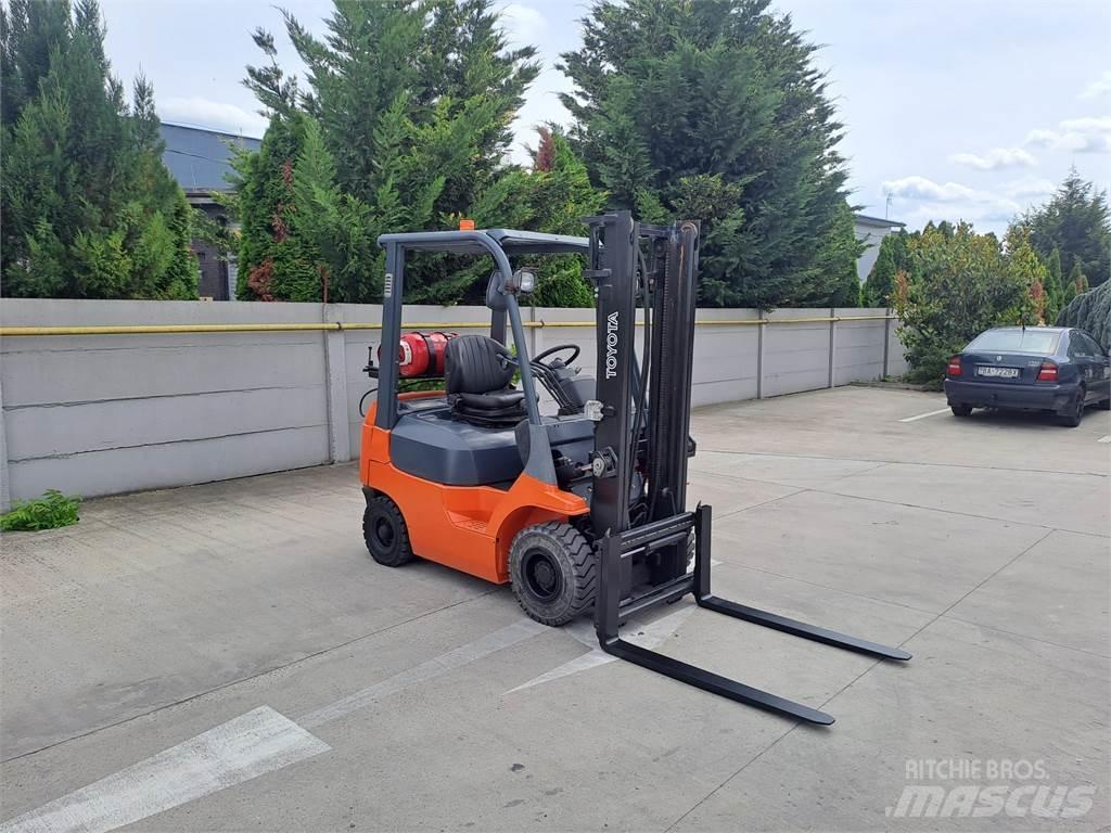 Toyota 7FGF15 Empilhadores a gás