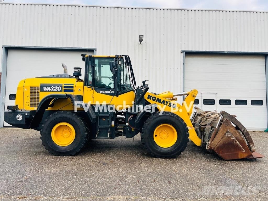 Komatsu WA320 Pás carregadoras de rodas