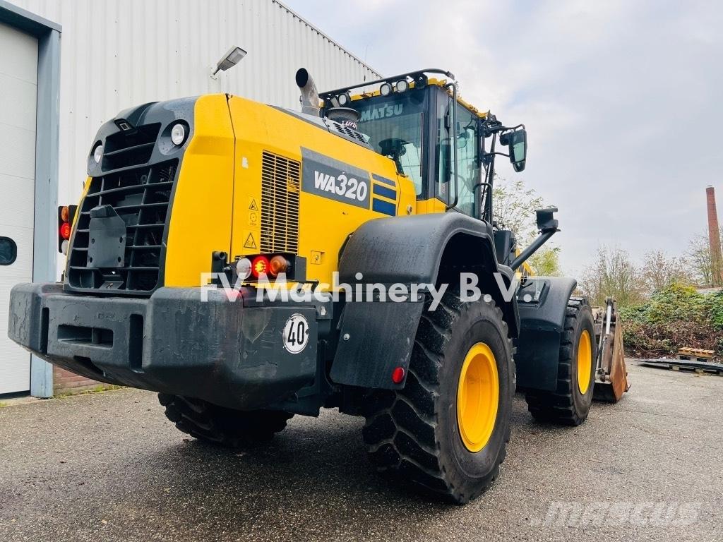 Komatsu WA320 Pás carregadoras de rodas