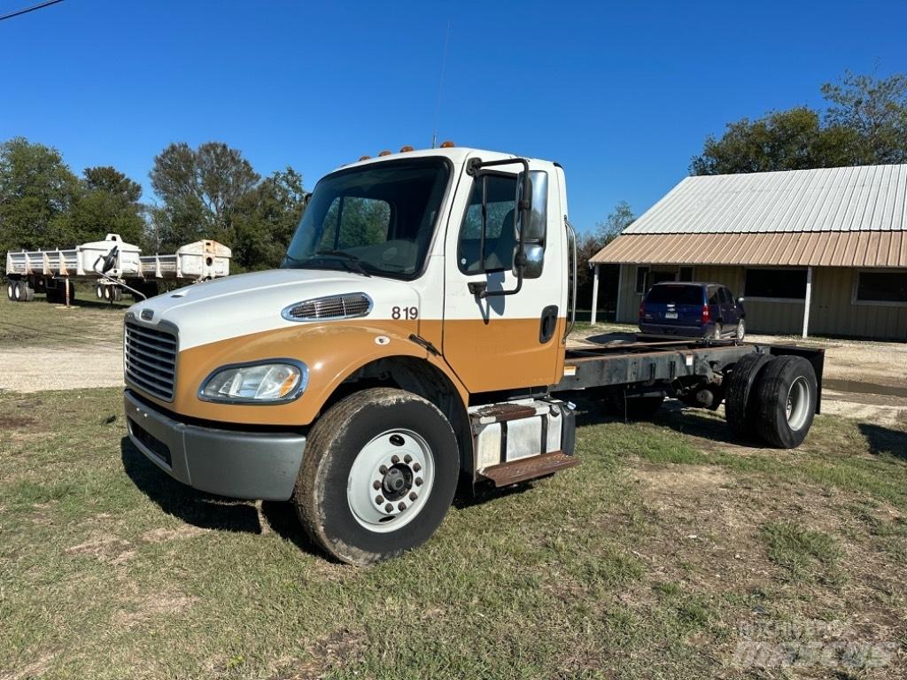 Freightliner M 106 Camiões de chassis e cabine