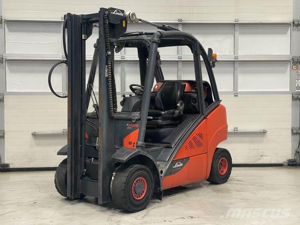 Linde H25T-02 Empilhadores a gás