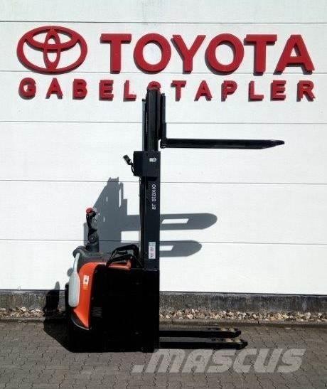 Toyota SPE140L Empilhador para operador externo