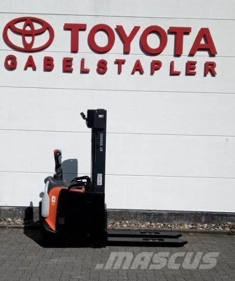 Toyota SPE140L Self propelled stackers