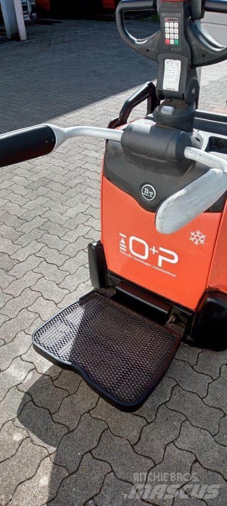Toyota SPE140L Empilhador para operador externo